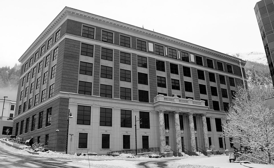 210103 Snowy capitol