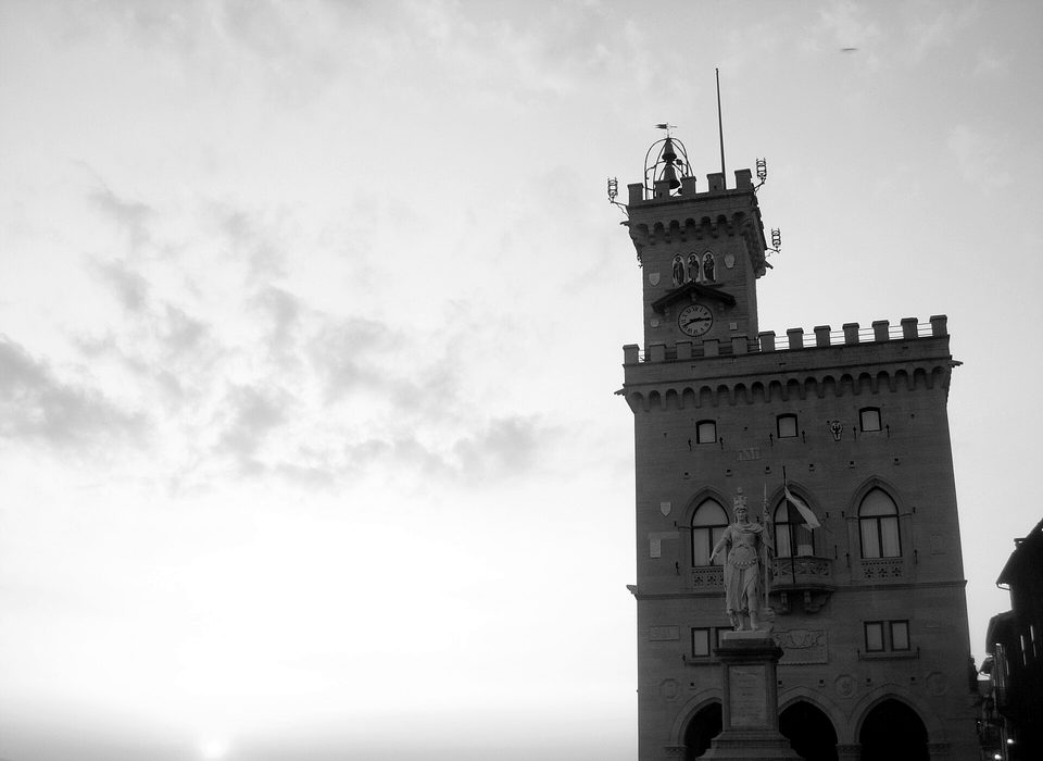 Palazzo-pubblico-San-Marino-sunset-2009