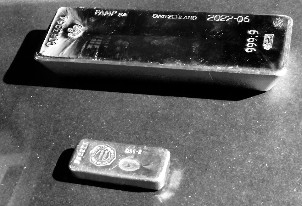 Gold ingot and bar of Banque de France